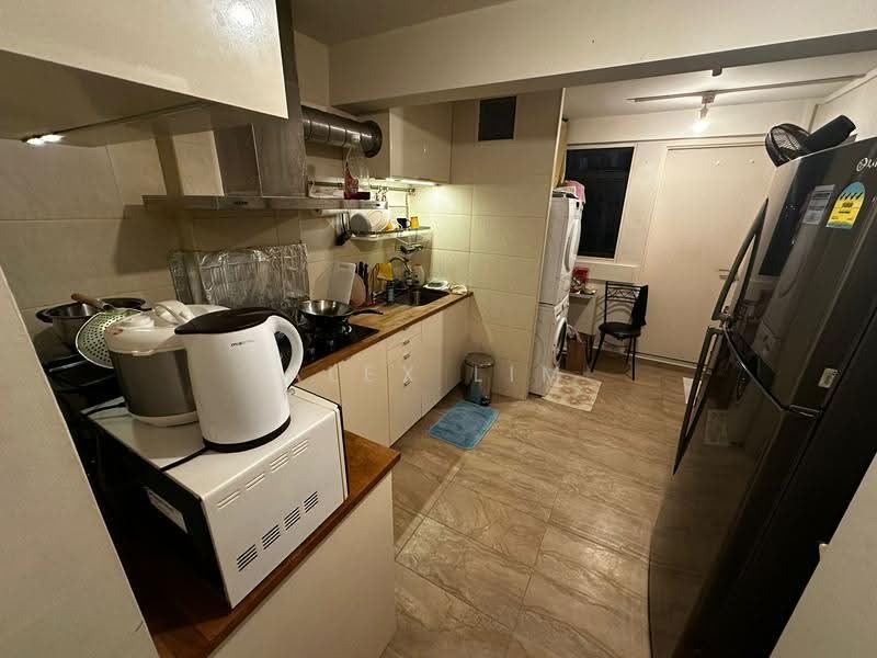 215 Boon Lay Place, 215 Boon Lay Place, 2 Bedrooms, 710 sqft, HDB Flat For Sale, by Alex Lim, 500241127 - Kitchen - PropertyGuru.com.sg