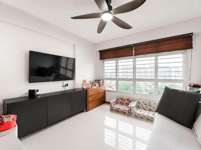 876C Tampines Avenue 8, 876C Tampines Avenue 8, 3 Bedrooms, 1,001 sqft, HDB Flat For Rent, by Jonathan Koh, 500241130 - Living Room - PropertyGuru.com.sg