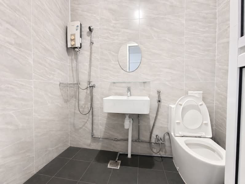 746 Jurong West Street 73, 746 Jurong West Street 73, 3 Bedrooms, 1,119 sqft, HDB Flat For Sale, by Alex Lim, 500241139 - Bathroom - PropertyGuru.com.sg