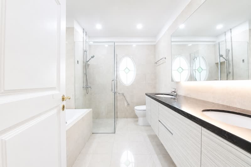 Gentle Villas, 71 Gentle Drive, 5 Bedrooms, 7,382 sqft, Semi-Detached House For Rent, by Lim Sheng Loo, 500241141 - Bathroom - PropertyGuru.com.sg