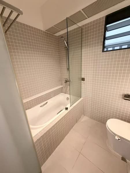 308A Punggol Walk, 308A Punggol Walk, 3 Bedrooms, 990 sqft, HDB Flat For Rent, by Carol He, 500241149 - Bathroom - PropertyGuru.com.sg