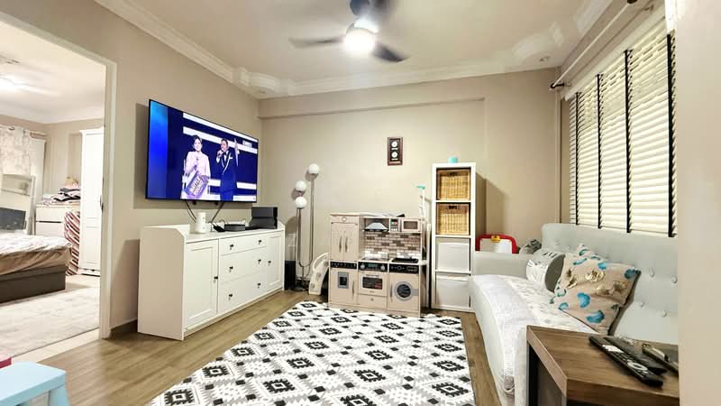 636 Pasir Ris Drive 1, 636 Pasir Ris Drive 1, 4 Bedrooms, 1,323 sqft, HDB Flat For Sale, by Zai ., 500241163 - Study Room - PropertyGuru.com.sg