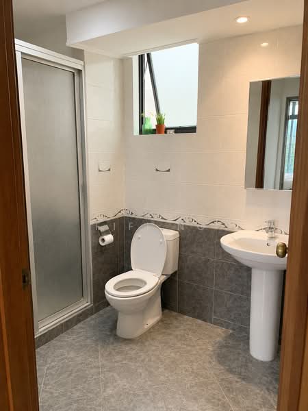 Spring Grove, 53 Grange Road, 4 Bedrooms, 1,668 sqft, Condominium For Sale, by FiFi Ng, 500241176 - Bathroom - PropertyGuru.com.sg