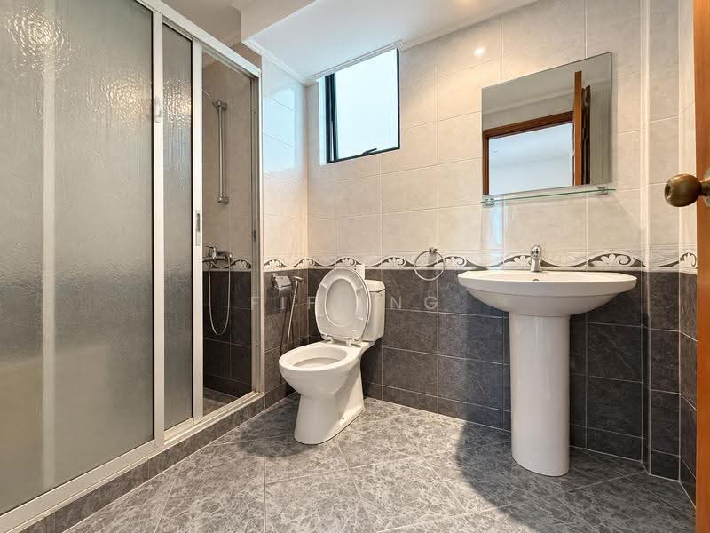Spring Grove, 53 Grange Road, Tanglin / Holland / Bukit Timah, 4 Bedrooms, 1,668 sqft, Condominium For Sale, by FiFi Ng, 500241176 - Bathroom - PropertyGuru.com.sg