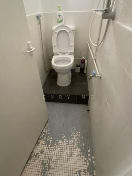 Kai Fook Mansion, 12 Kim Tian Road, Room Rental, 80 sqft, Walk-up Apartment For Rent, by Henry Ng, 500241195 - Bathroom - PropertyGuru.com.sg