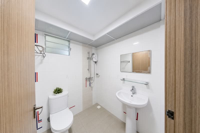 450D Bukit Batok West Avenue 6, 450D Bukit Batok West Avenue 6, 2 Bedrooms, 721 sqft, HDB Flat For Sale, by Alex Lee, 500241214 - Bathroom - PropertyGuru.com.sg