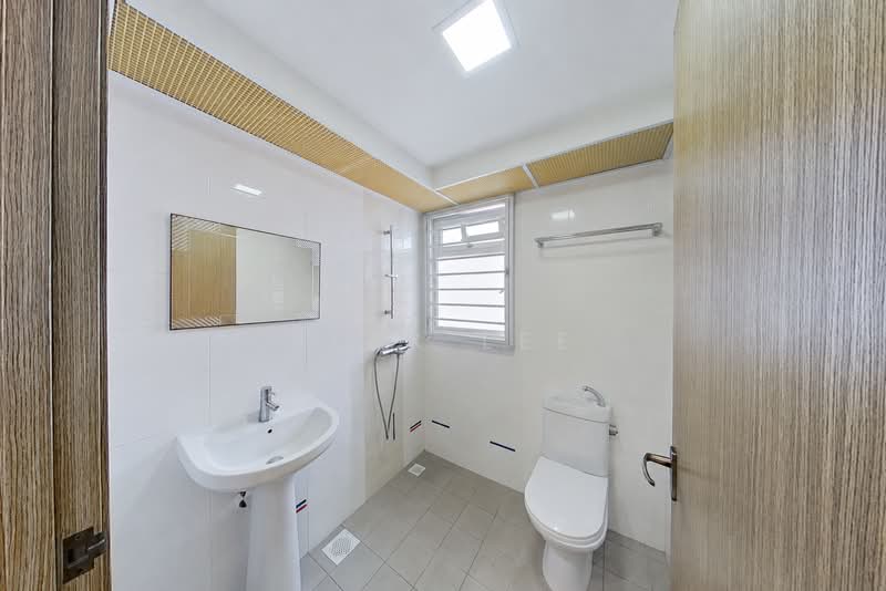 450D Bukit Batok West Avenue 6, 450D Bukit Batok West Avenue 6, 2 Bedrooms, 721 sqft, HDB Flat For Sale, by Alex Lee, 500241214 - Bathroom - PropertyGuru.com.sg