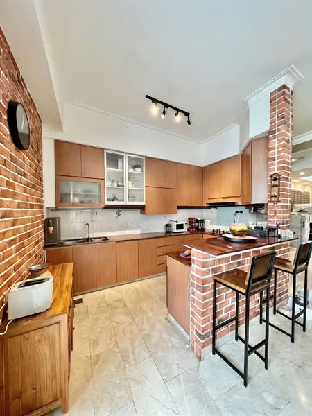A&A Potential, 999 Yrs Inter Terrace @ Holland Grove, D10 ★Eminance Landed★, Holland Grove Rd/ Holland Rd/ Henry Park/Mount Sinai Dr/Jalan Jelita, 3 Bedrooms, 2,740 sqft, Terraced House For Sale, by Peggy Guo, 500241230 - Kitchen - PropertyGuru.com.sg