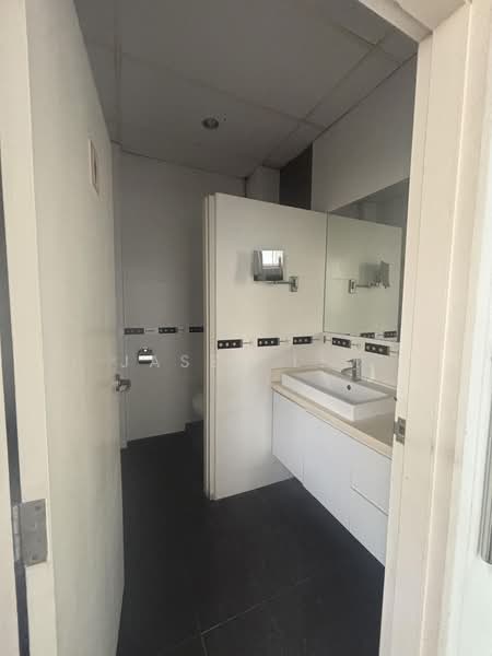 Horne Road, Horne Road, Beach Road / Bugis / Rochor, 1,600 sqft, Light Industrial (B1) For Rent, by Jasey Lim, 500241236 - Bathroom - CommercialGuru.com.sg
