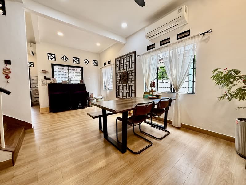 Semi-Detached at Telok Kurau. Tao Nan School. CHIJ Katong. Ngee Ann Primary, East Coast. Telok Kurau Road. Frankel Drive. Dunbar Walk. Coldstream Ave. Duku Rd. St Patrick's Rd, 4 Bedrooms, 1,800 sqft, Semi-Detached House For Sale, by Alan Koh, 500241238 - Dining Room - PropertyGuru.com.sg