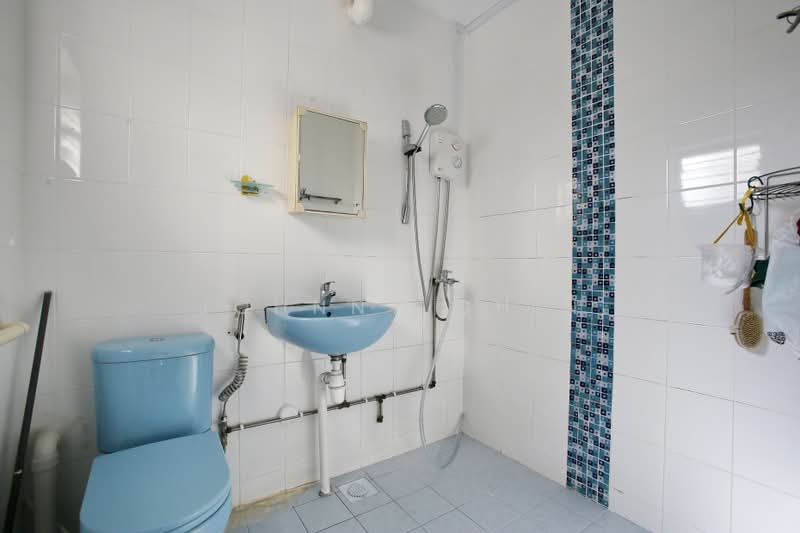 313 Woodlands Street 31, 313 Woodlands Street 31, 3 Bedrooms, 1,109 sqft, HDB Flat For Rent, by Johnny Chin, 500241259 - Bathroom - PropertyGuru.com.sg