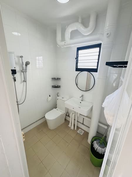 424 Tampines Street 41, 424 Tampines Street 41, Pasir Ris / Tampines, Room Rental, 200 sqft, HDB Flat For Rent, by William Yong, 500241264 - Bathroom - PropertyGuru.com.sg