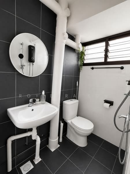 379 Clementi Avenue 5, 379 Clementi Avenue 5, Buona Vista / West Coast / Clementi New Town, 2 Bedrooms, 882 sqft, HDB Flat For Sale, by Roy Ezra Koh, 500241267 - Bathroom - PropertyGuru.com.sg