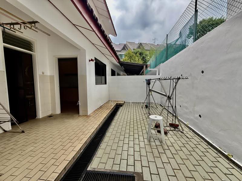 Semi-D near Kovan MRT. Mall. Banks. Eateries. Market, Kovan Rd. Highline Rd. Richard’s Ave. Flower Rd. Glasglow. Palm Grove, 5 Bedrooms, 2,000 sqft, Semi-Detached House For Rent, by Alan Koh, 500241270 - Exterior - PropertyGuru.com.sg