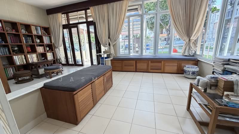 Jalan Dermawan, Jalan Dermawan, 4 Bedrooms, 2,500 sqft, Corner Terrace For Sale, by Jasmine Ong, 500241271 - Living area - PropertyGuru.com.sg