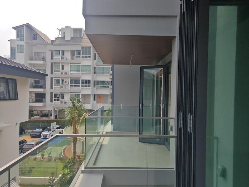 The Shorefront, 165A Jln. Loyang Besar, Changi Airport / Changi Village, 3 Bedrooms, 926 sqft, Apartment For Sale, by Ethel Lim, 500241300 - Balcony - PropertyGuru.com.sg