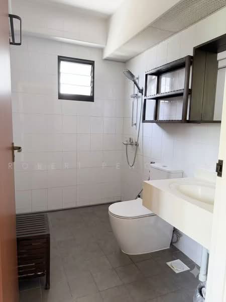264A Punggol Way, 264A Punggol Way, 3 Bedrooms, 1,206 sqft, HDB Flat For Rent, by Robert Peng 彭润标, 500241302 - Bathroom - PropertyGuru.com.sg