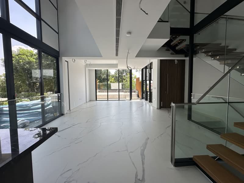 Newly TOP Neram Road corner terrace, Neram Road, Neram Crescent, Jalan Redop , Seletar Hills estate, 5 Bedrooms, 4,791 sqft, Corner Terrace For Sale, by Nicole Chia, 500241309 - Living Room - PropertyGuru.com.sg