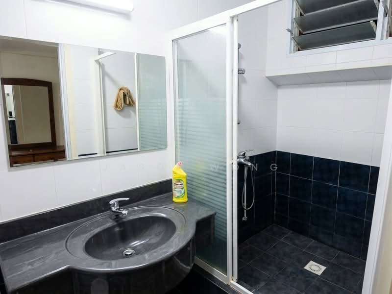 271 Bishan Street 24, 271 Bishan Street 24, 3 Bedrooms, 1,160 sqft, HDB Flat For Rent, by Jason Wong, 500241325 - Bathroom - PropertyGuru.com.sg