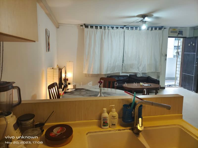 163 Bedok South Road, 163 Bedok South Road, 3 Bedrooms, 893 sqft, HDB Flat For Sale, by Derrick Dang, 500241350 - Living Room - PropertyGuru.com.sg