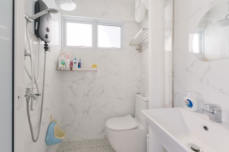 235 Yishun Street 21, 235 Yishun Street 21, 2 Bedrooms, 721 sqft, HDB Flat For Sale, by Ryan Tan, 500241352 - Bathroom - PropertyGuru.com.sg