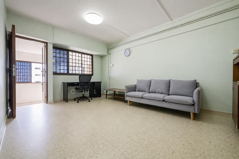 410 Pandan Gardens, 410 Pandan Gardens, 2 Bedrooms, 938 sqft, HDB Flat For Sale, by Chloe Teo, 500241359 - Living Room - PropertyGuru.com.sg