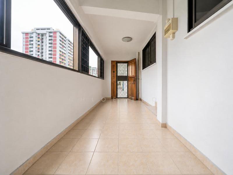 410 Pandan Gardens, 410 Pandan Gardens, 2 Bedrooms, 938 sqft, HDB Flat For Sale, by Chloe Teo, 500241359 - Corridor - PropertyGuru.com.sg