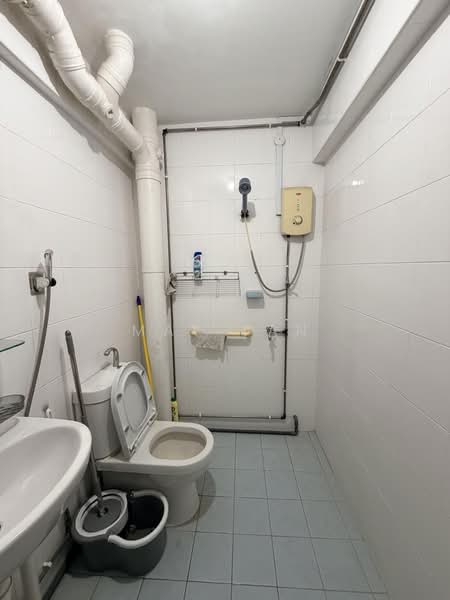 349 Woodlands Avenue 3, 349 Woodlands Avenue 3, Room Rental, 80 sqft, HDB Flat For Rent, by May Tan, 500241366 - Bathroom - PropertyGuru.com.sg