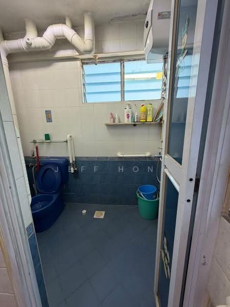 104 Bedok Reservoir Road, 104 Bedok Reservoir Road, 3 Bedrooms, 1,302 sqft, HDB Flat For Sale, by Jeff Hong, 500241367 - Common Bathroom - PropertyGuru.com.sg