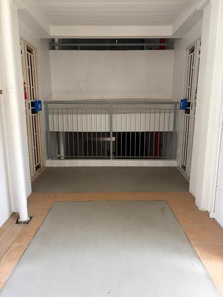 104 Bedok Reservoir Road, 104 Bedok Reservoir Road, 3 Bedrooms, 1,302 sqft, HDB Flat For Sale, by Jeff Hong, 500241367 - Wide Corridor - PropertyGuru.com.sg
