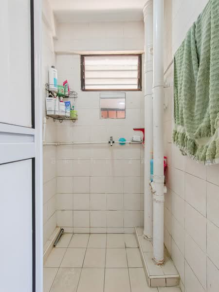171 Stirling Road, 171 Stirling Road, 2 Bedrooms, 646 sqft, HDB Flat For Sale, by Brent Zaw, 500241380 - Bathroom - PropertyGuru.com.sg