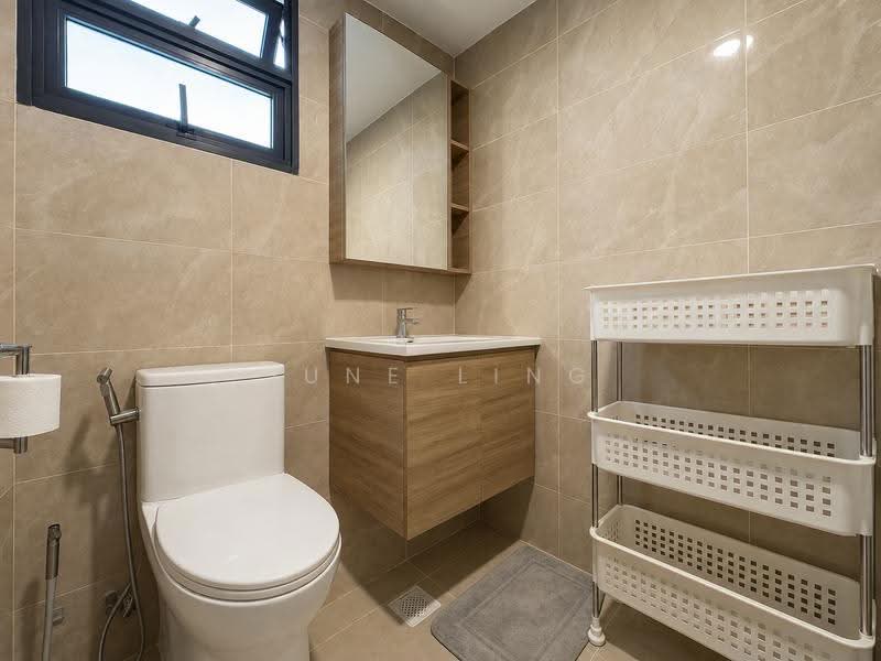 Treasure at Tampines, 41 Tampines Lane, 4 Bedrooms, 1,238 sqft, Condominium For Sale, by June Ling, 500241423 - Bathroom - PropertyGuru.com.sg