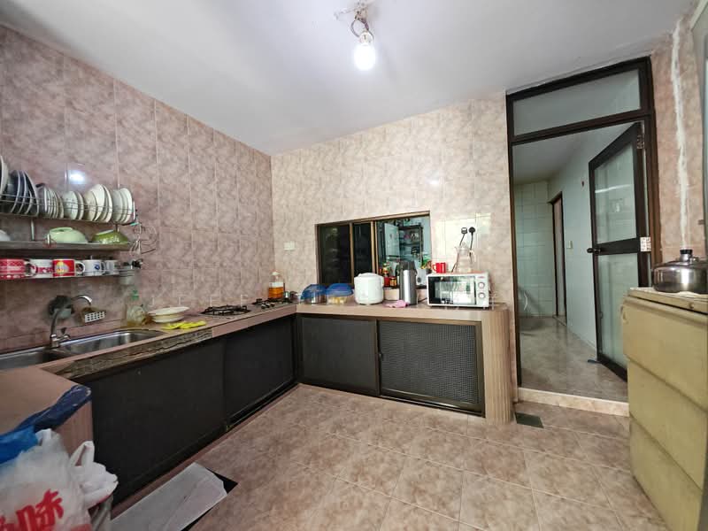 Rebuild Your Dream Semi D Home, Rare Squarish Land Plot, Wide Frontage D16, Jalan Pari Burong / Jalan Chempaka Kuning / Jalan Pergam / Jalan Kemaman / Jalan Usaha / Jalan Haji Alias / Jalan Senang / Swan Lake Avenue / Fidelio Street / Aida Street / Jalan Bangsawan, 6 Bedrooms, 4,000 sqft, Semi-Detached House For Sale, by Jeff Tee (尚洋）, 500241429 - Wet Kitchen - PropertyGuru.com.sg