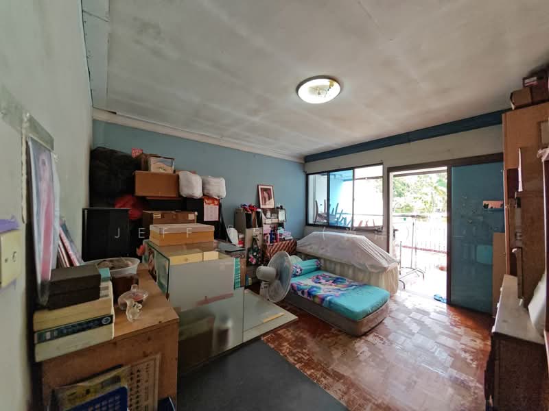 Rebuild Your Dream Semi D Home, Rare Squarish Land Plot, Wide Frontage D16, Jalan Pari Burong / Jalan Chempaka Kuning / Jalan Pergam / Jalan Kemaman / Jalan Usaha / Jalan Haji Alias / Jalan Senang / Swan Lake Avenue / Fidelio Street / Aida Street / Jalan Bangsawan, 6 Bedrooms, 4,000 sqft, Semi-Detached House For Sale, by Jeff Tee (尚洋）, 500241429 - Bedroom - PropertyGuru.com.sg