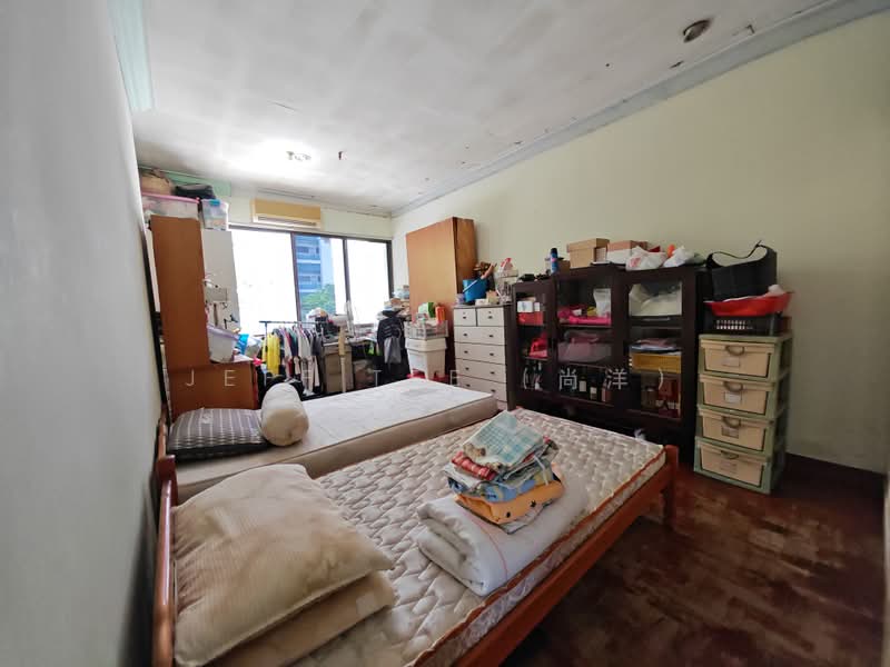 Rebuild Your Dream Semi D Home, Rare Squarish Land Plot, Wide Frontage D16, Jalan Pari Burong / Jalan Chempaka Kuning / Jalan Pergam / Jalan Kemaman / Jalan Usaha / Jalan Haji Alias / Jalan Senang / Swan Lake Avenue / Fidelio Street / Aida Street / Jalan Bangsawan, 6 Bedrooms, 4,000 sqft, Semi-Detached House For Sale, by Jeff Tee (尚洋）, 500241429 - Bedroom - PropertyGuru.com.sg