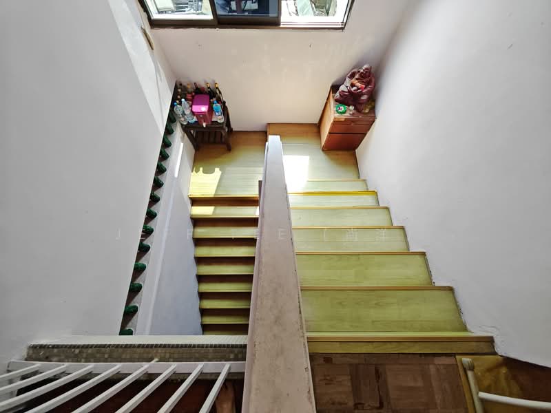 Rebuild Your Dream Semi D Home, Rare Squarish Land Plot, Wide Frontage D16, Jalan Pari Burong / Jalan Chempaka Kuning / Jalan Pergam / Jalan Kemaman / Jalan Usaha / Jalan Haji Alias / Jalan Senang / Swan Lake Avenue / Fidelio Street / Aida Street / Jalan Bangsawan, 6 Bedrooms, 4,000 sqft, Semi-Detached House For Sale, by Jeff Tee (尚洋）, 500241429 - Interior - PropertyGuru.com.sg