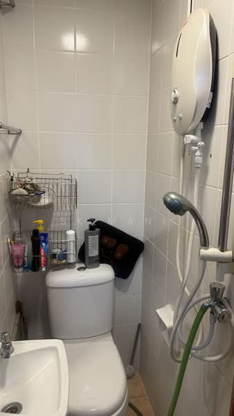 Rivervale Crest, 9 Rivervale Crescent, 3 Bedrooms, 1,206 sqft, Condominium For Rent, by Sk Mani, 500241435 - Bathroom - PropertyGuru.com.sg