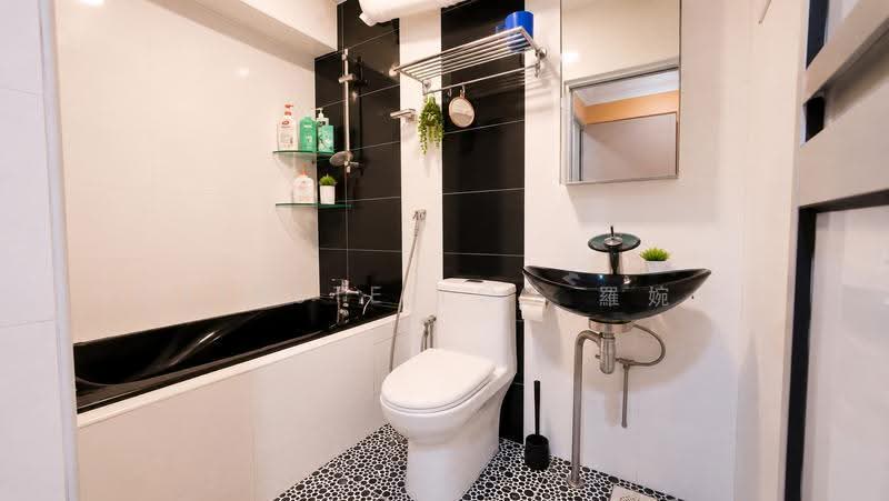 980B Buangkok Crescent, 980B Buangkok Crescent, Hougang / Punggol / Sengkang, 3 Bedrooms, 969 sqft, HDB Flat For Sale, by Celeste Loh 羅婉之, 500241448 - Bathroom - PropertyGuru.com.sg