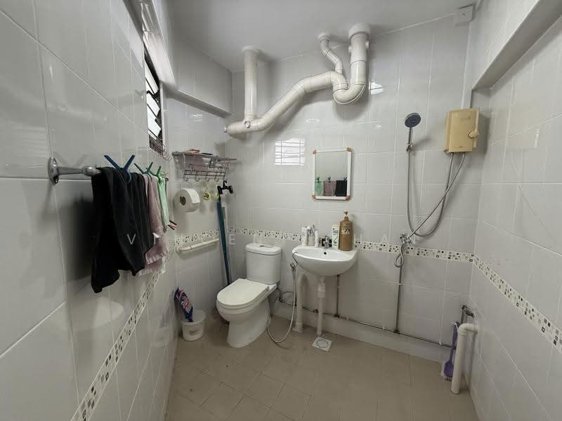 135 Potong Pasir Avenue 3, 135 Potong Pasir Avenue 3, 3 Bedrooms, 1,108 sqft, HDB Flat For Sale, by Vincent Chan, 500241452 - Bathroom - PropertyGuru.com.sg