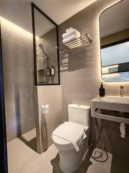 Coliwoo Resort Changi. First Co-Living Resort Chalet, 159 Jln. Loyang Besar, Studio, 200 sqft, Condominium For Rent, by Steve Voon, 500241469 - Bathroom - PropertyGuru.com.sg