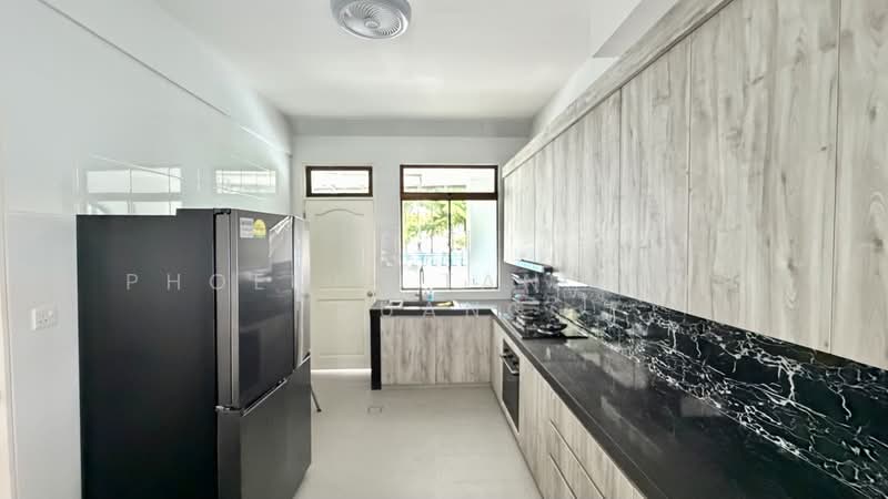 Renovated Corner Terrace For Rent, Move In Ready, 5 Bed 5 Bath, Walk To Siglap Mrt, East Coast Avenue ,East Coast Terrace , East Coast Drive ., 5 Bedrooms, 4,000 sqft, Corner Terrace For Rent, by Phoenix Tan Feng Huang, 500241478 - Kitchen - PropertyGuru.com.sg
