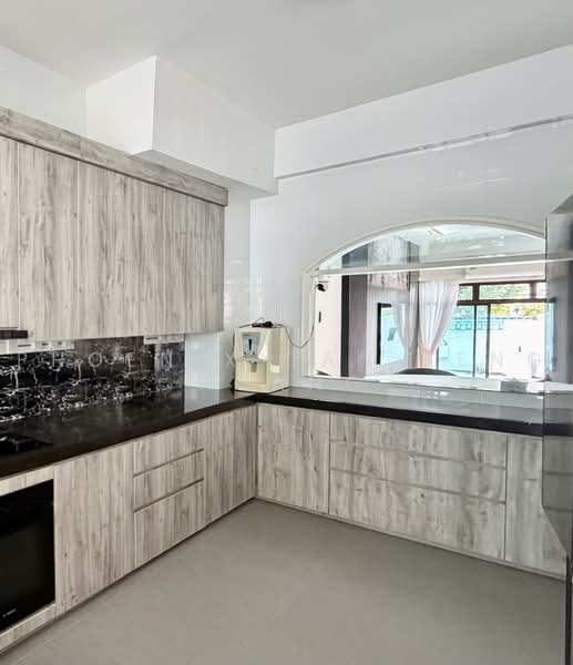 Renovated Corner Terrace For Rent, Move In Ready, 5 Bed 5 Bath, Walk To Siglap Mrt, East Coast Avenue ,East Coast Terrace , East Coast Drive ., 5 Bedrooms, 4,000 sqft, Corner Terrace For Rent, by Phoenix Tan Feng Huang, 500241478 - Kitchen - PropertyGuru.com.sg
