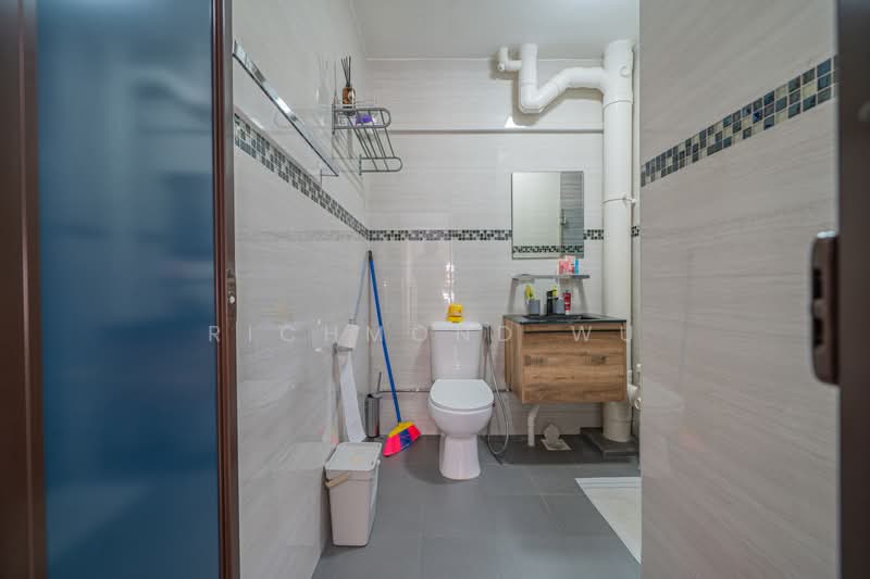 542 Bukit Batok Street 52, 542 Bukit Batok Street 52, 4 Bedrooms, 1,571 sqft, HDB Flat For Sale, by Richmond Wu, 500241481 - Bathroom - PropertyGuru.com.sg