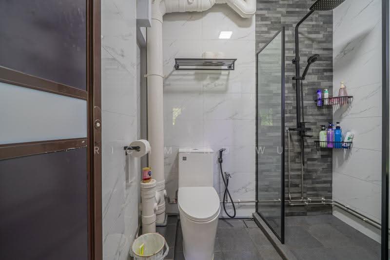 542 Bukit Batok Street 52, 542 Bukit Batok Street 52, 4 Bedrooms, 1,571 sqft, HDB Flat For Sale, by Richmond Wu, 500241481 - Bathroom - PropertyGuru.com.sg