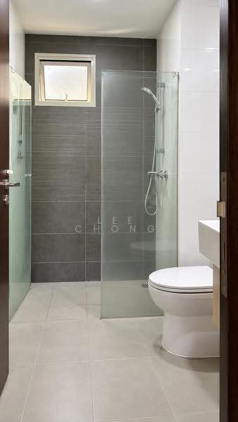 Lake Life, 6 Tao Ching Road, Boon Lay / Jurong / Tuas, 3 Bedrooms, 1,119 sqft, Condominium For Sale, by Lee Chong, 500241483 - Bathroom - PropertyGuru.com.sg