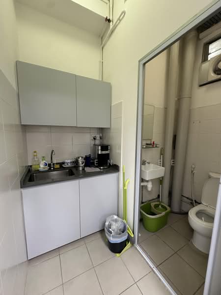 Wcega Tower, 21 Bukit Batok Crescent, Dairy Farm / Bukit Panjang / Choa Chu Kang, 1,000 sqft, Office For Rent, by Vincent Lee, 500241488 - Kitchen - CommercialGuru.com.sg