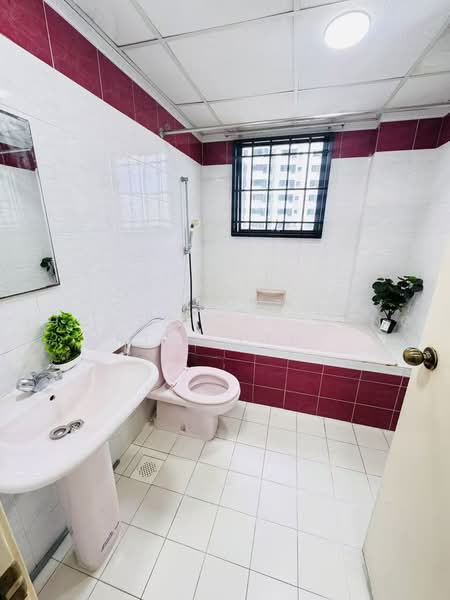 Central Green, 1 Jalan Membina, Room Rental, 120 sqft, Condominium For Rent, by Bunny, 500241492 - Bathroom - PropertyGuru.com.sg