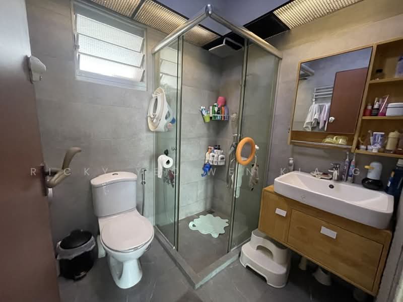 53 Commonwealth Drive, 53 Commonwealth Drive, 3 Bedrooms, 1,227 sqft, HDB Flat For Sale, by Ricky Yeo Wen Kiang, 500241493 - Bathroom - PropertyGuru.com.sg