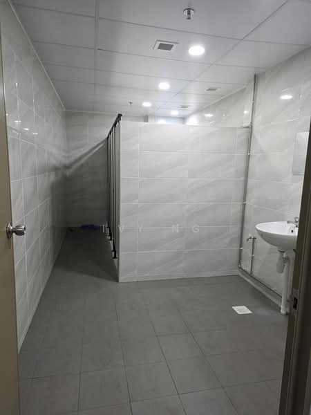 637727, Tuas View Square, Boon Lay / Jurong / Tuas, 8,000 sqft, Factory / Workshop (B2) For Rent, by Ivy Ng, 500241505 - Bathroom - CommercialGuru.com.sg