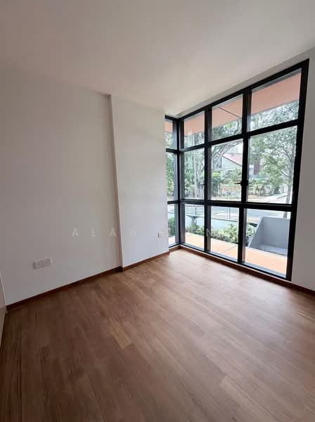 Seletar Hills Estate, Seletar Hills Drive, 5 Bedrooms, 4,674 sqft, Corner Terrace For Sale, by Alan Yong, 500241513 - Master Bedroom - PropertyGuru.com.sg